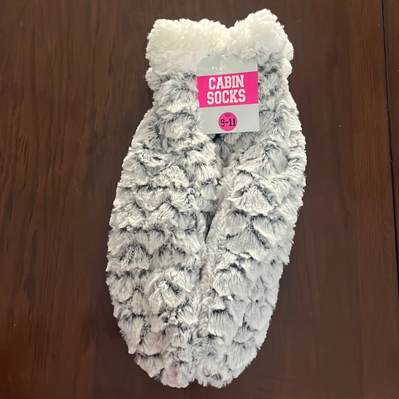 NWT Warm And Snuggly Cabin Socks - Picture 1 of 5